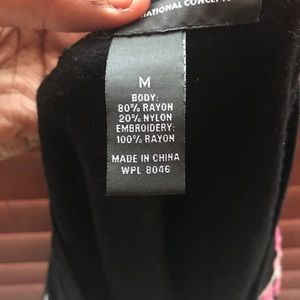 Nice 3/4 sleeve sweater w beautiful embroidery.